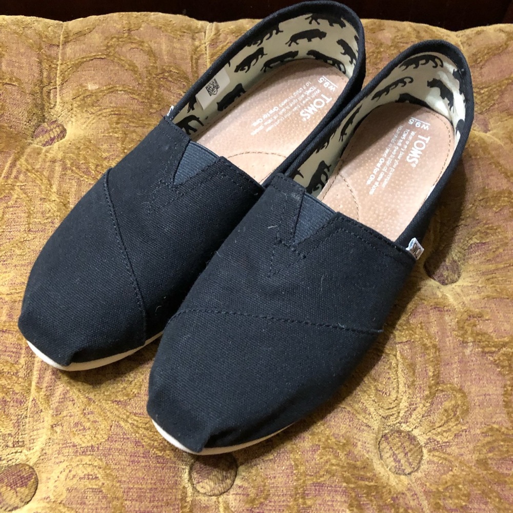 Tom’s traditional black canvas size 9.5